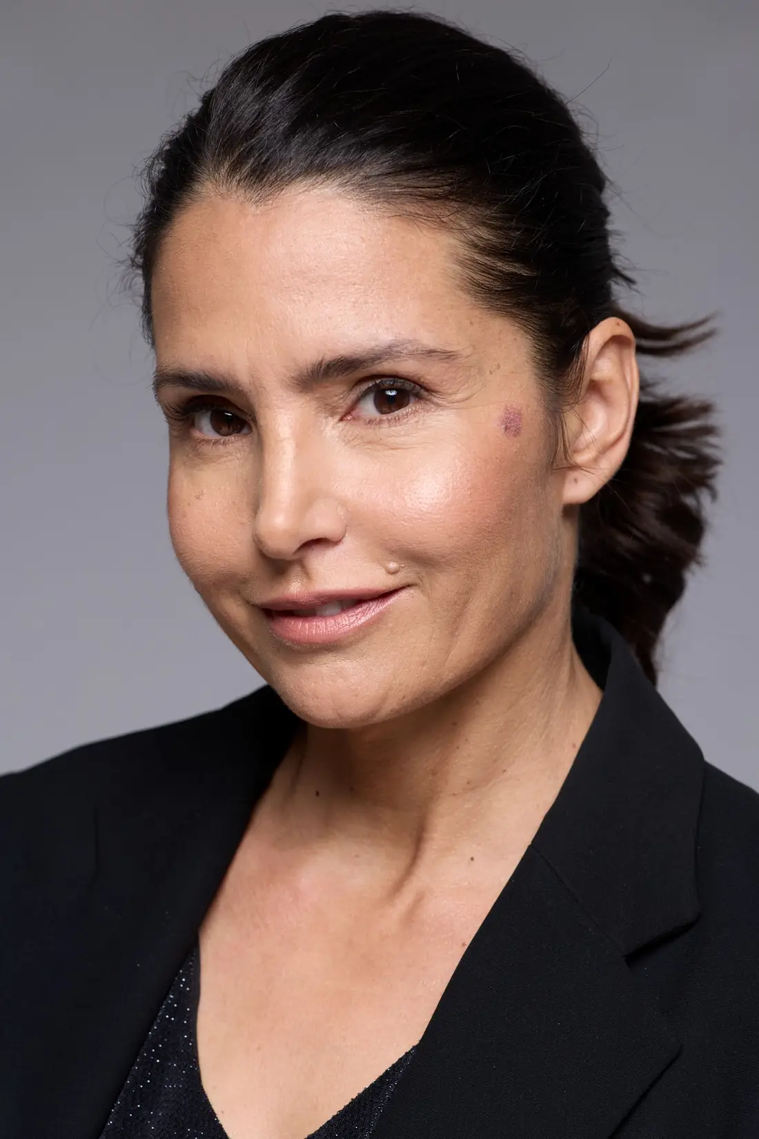 Locutora profesional bilingüe especializada en locución publicitaria para marcas internacionales. Voz versátil, cálida y natural.