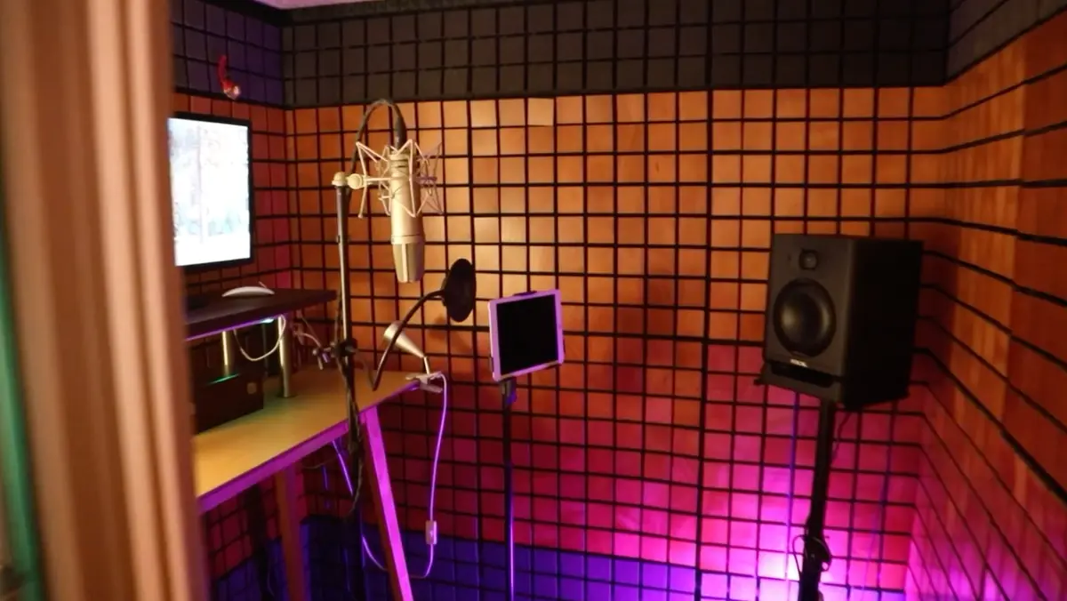 estudio de grabacion en remoto de locutora joanna rubio